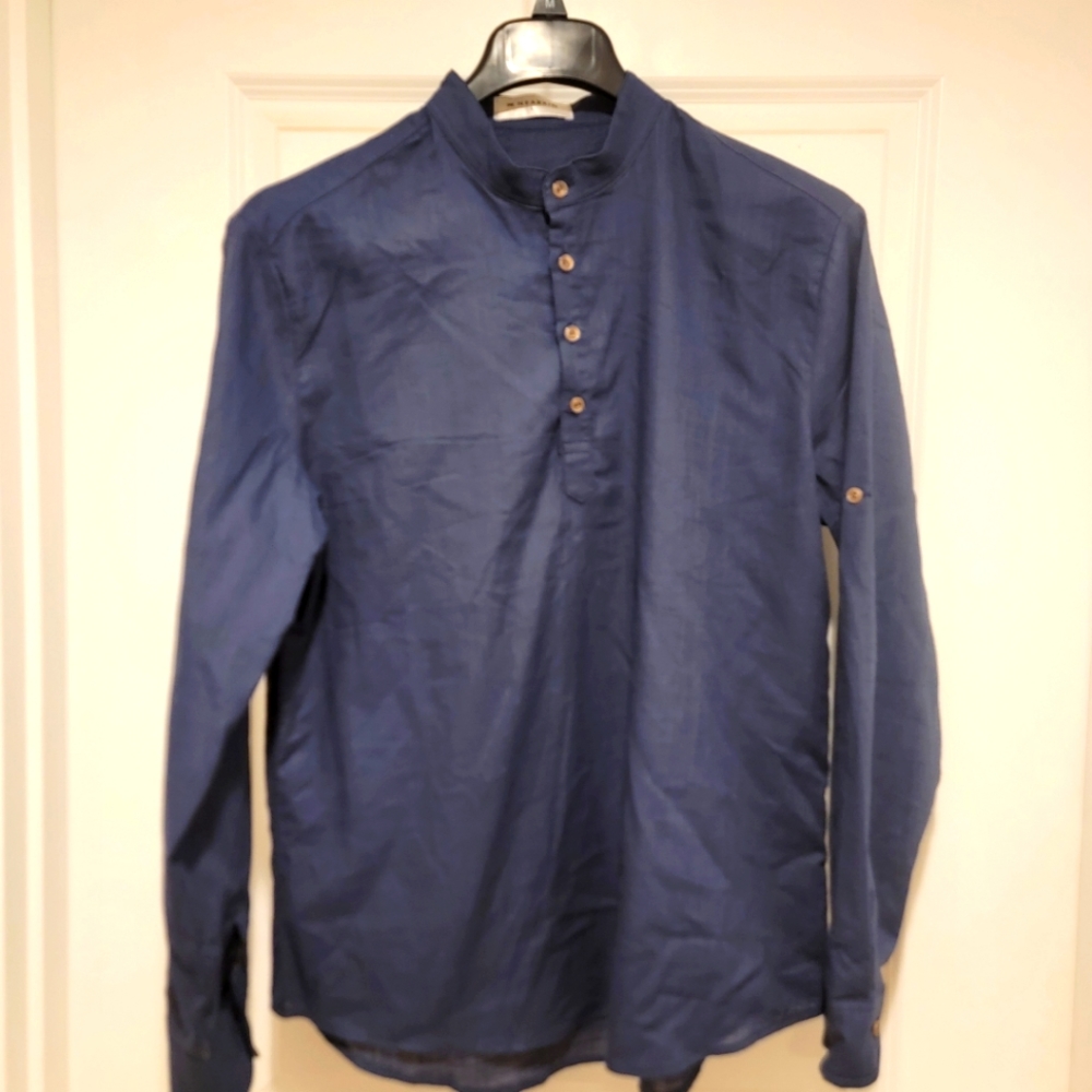 Long-sleeved collarless shiry